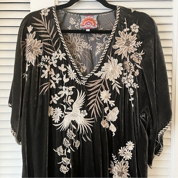 Johnny Was Othilia Embroidered Silk Velvet Kimono Sleeve Dress Gray Sz S - Picture 6 of 15